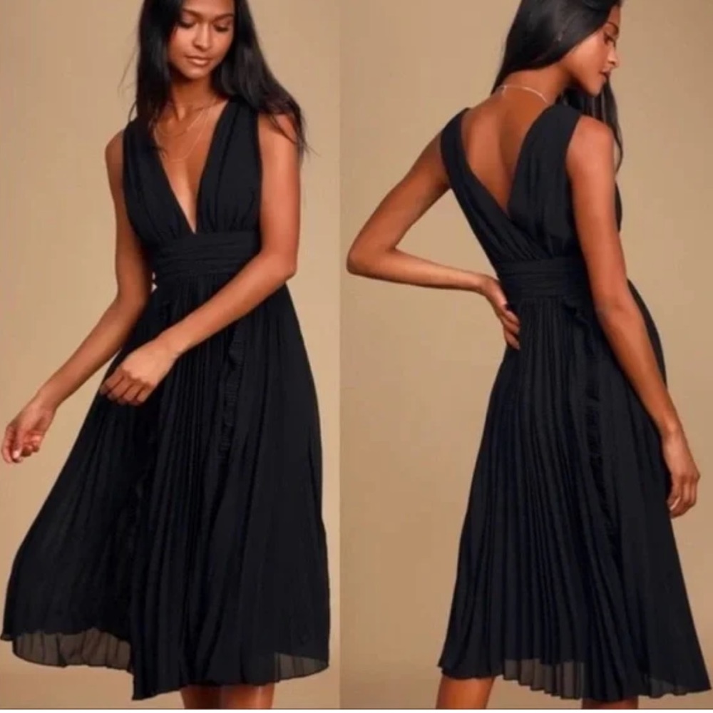 Lulu's | Deep V-Neck Sleeveless Perfect Storm Black Pleated Midi Dress